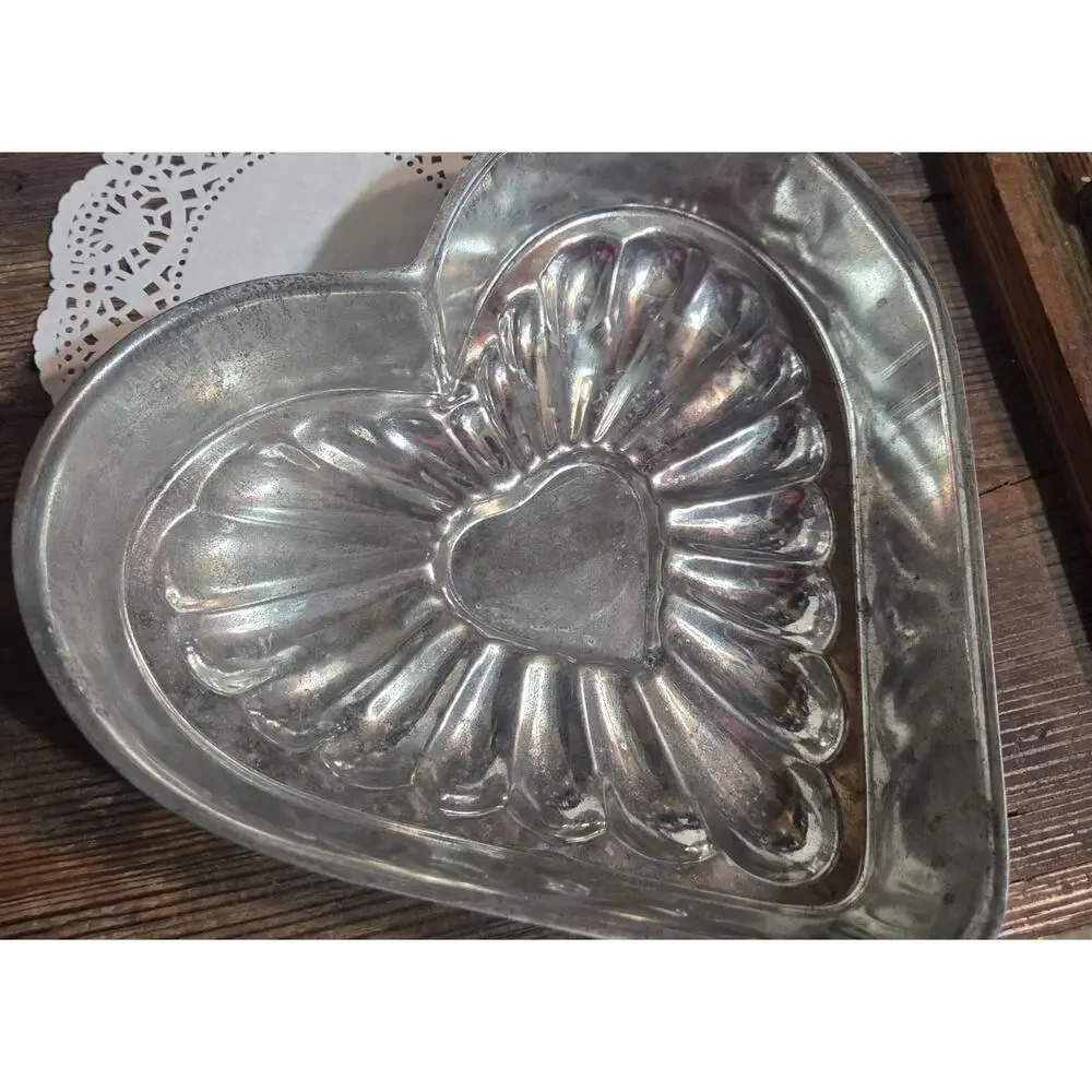 ANTIQUE Tin HEART Tart Candy MOLDS Old DARK PATINA FARM House